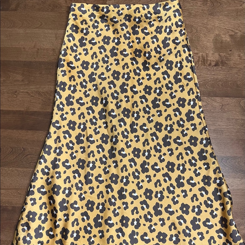 4SI3NNA URBAN OUTFITTERS MIDI SKIRT